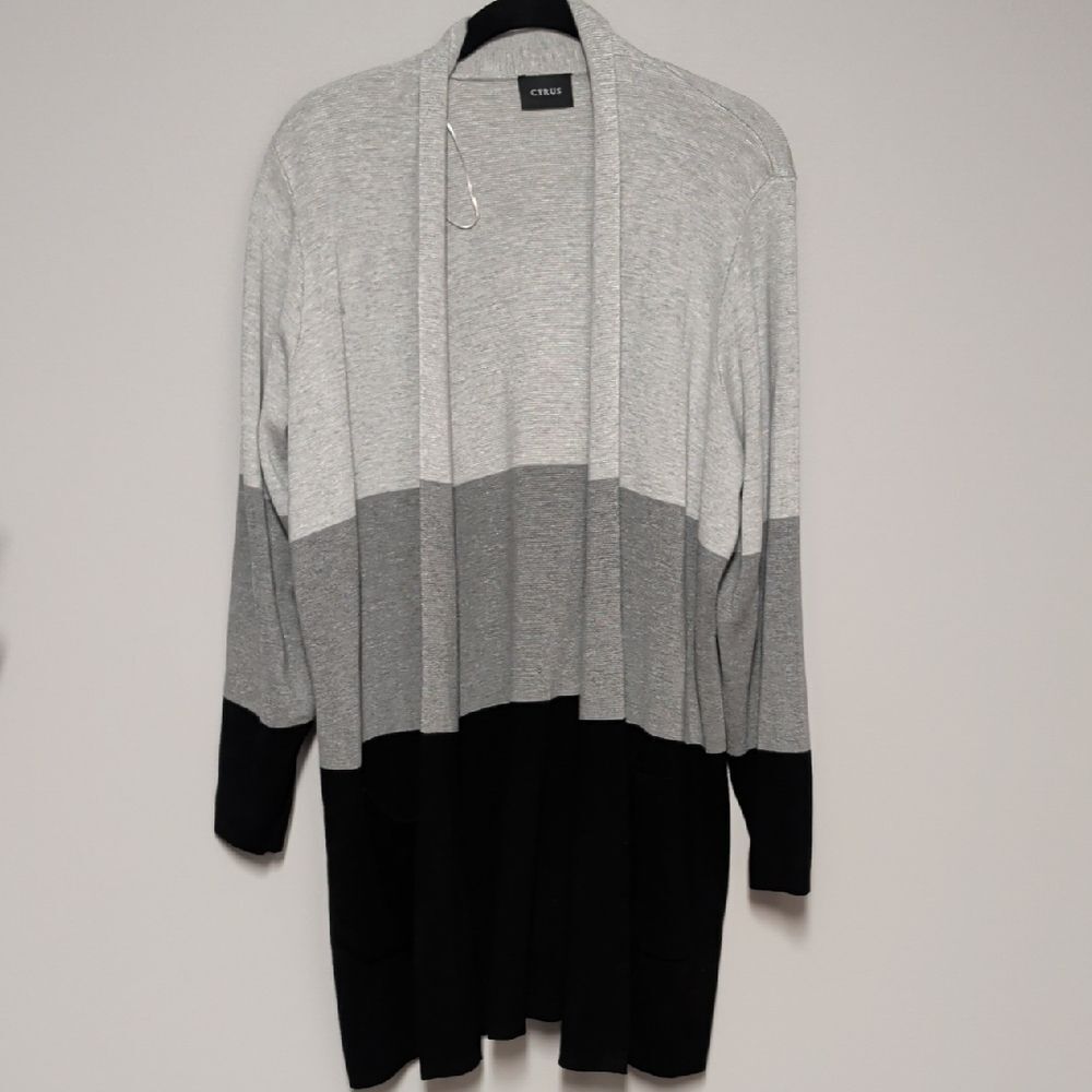 Cyrus Women's Gray and Black Colorblock Cardigan